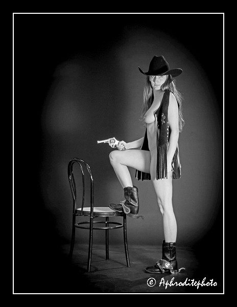304 Cowgirl et révolver